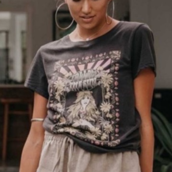 Stevie nicks Follow the sun Vintage Style graphic Tee - Picture 6 of 6